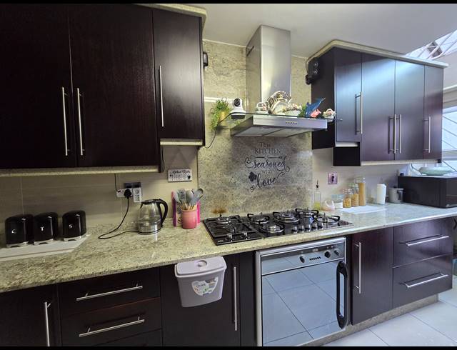 3 BEDROOM SECTIONAL TITLE FOR SALE IN BASSONIA